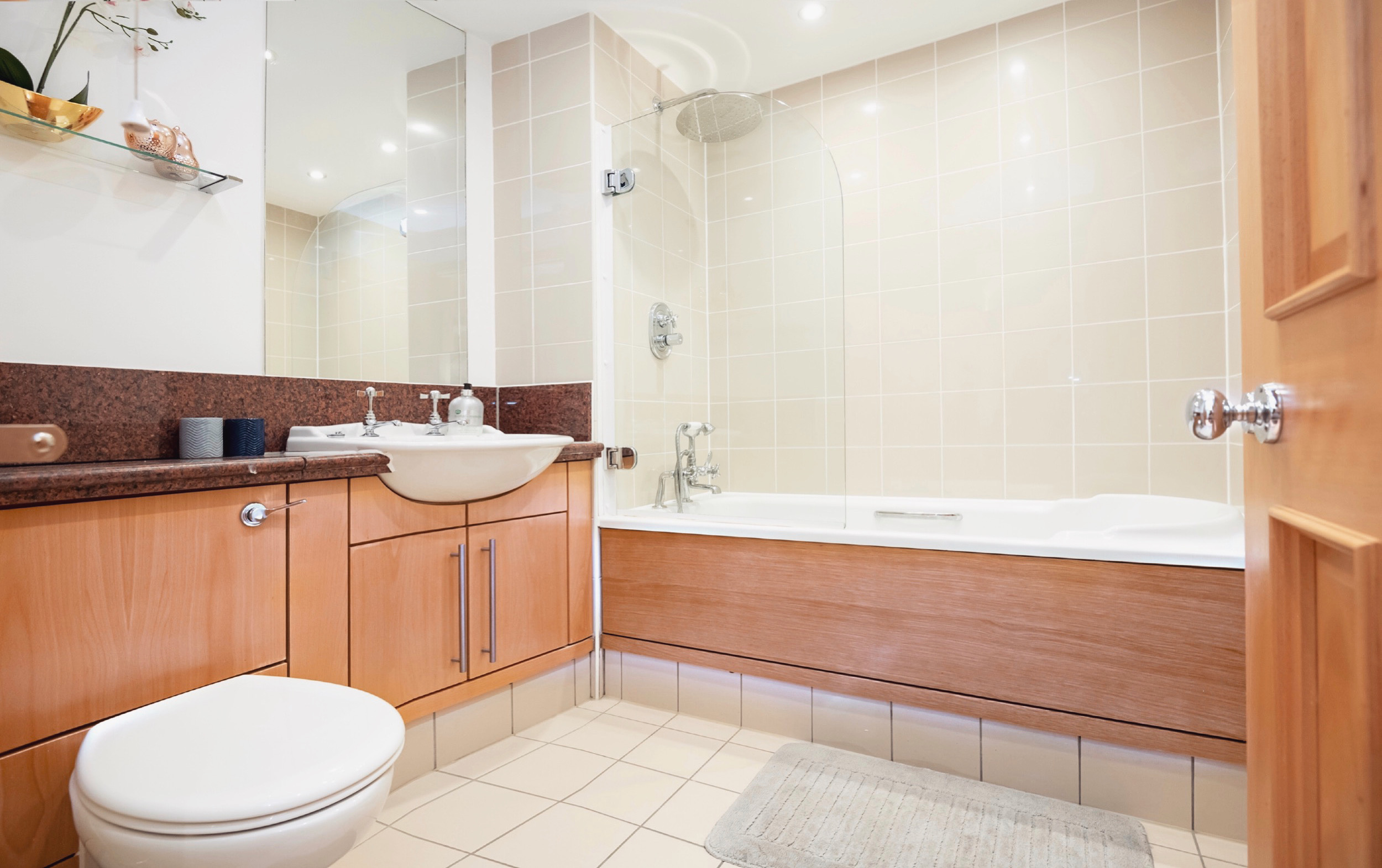 Lovelydays luxury service apartment rental - Soho - Argyll Street Penthouse - Owner - 2 bedrooms - 2 bathrooms - Beautiful bathtub - 185447403f66 - Lovelydays