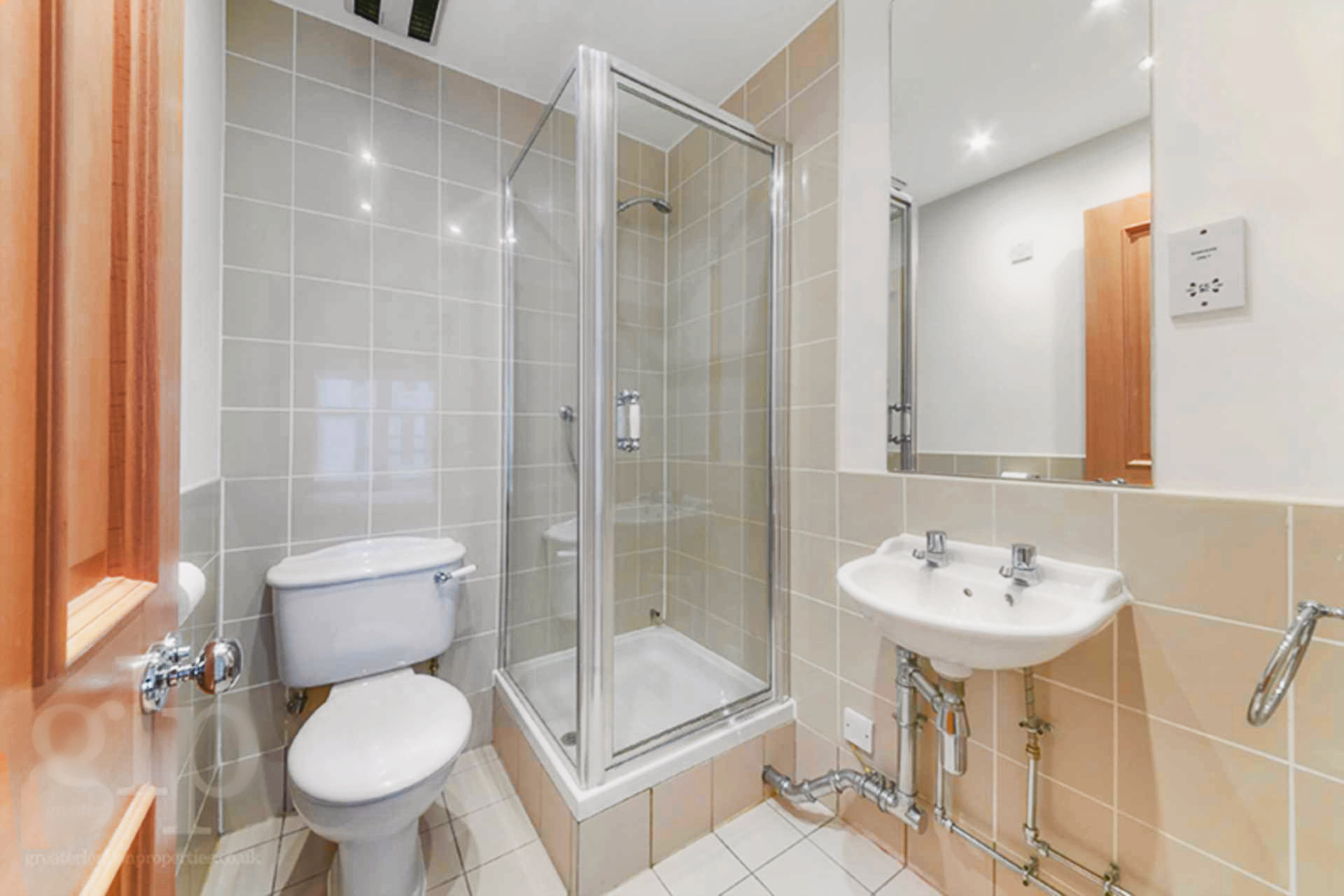 Lovelydays luxury service apartment rental - Soho - Argyll Street Penthouse - Owner - 2 bedrooms - 2 bathrooms - Lovely shower - b73722651591 - Lovelydays