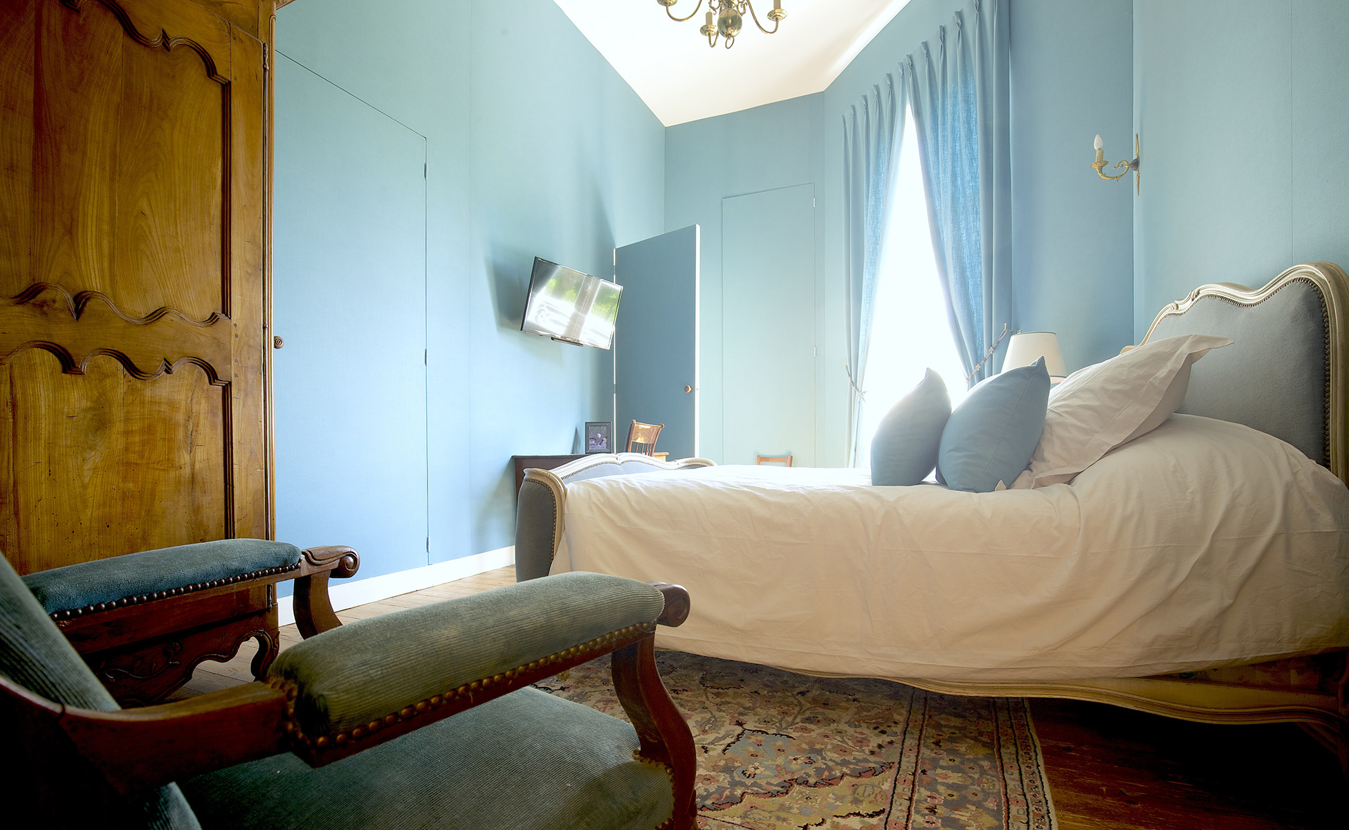 Lovelydays luxury service apartment rental - Libourne - Chateau de JUNAYME - Lovelysuite - 7 bedrooms - 6 bathrooms - Queen bed - 6a36a6d1e6cb - Lovelydays