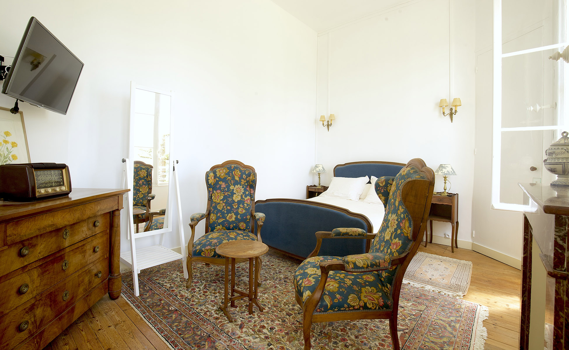 Lovelydays luxury service apartment rental - Libourne - Chateau de JUNAYME - Lovelysuite - 7 bedrooms - 6 bathrooms - King bed - 85bea5513f07 - Lovelydays