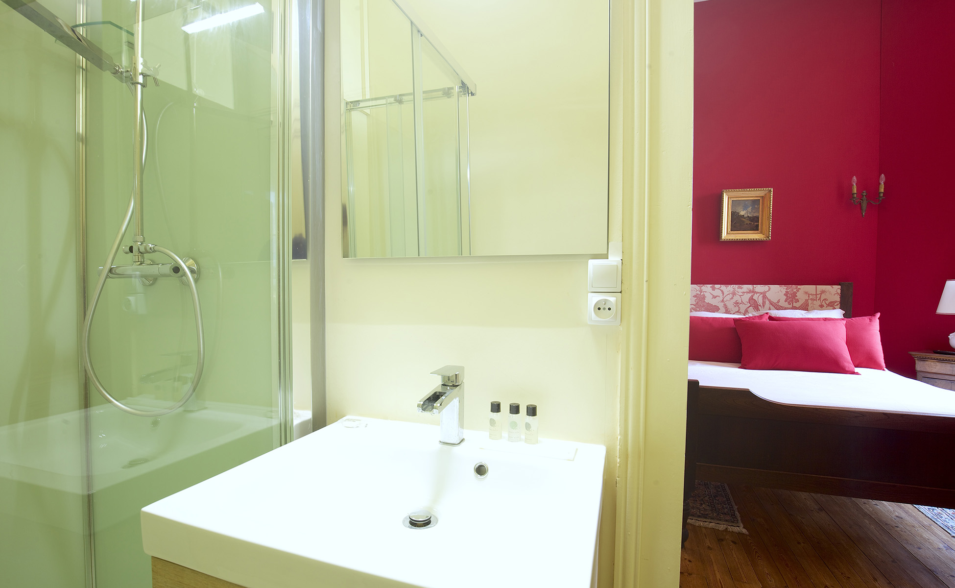 Lovelydays luxury service apartment rental - Libourne - Chateau de JUNAYME - Lovelysuite - 7 bedrooms - 6 bathrooms - Lovely shower - e42b490bba81 - Lovelydays