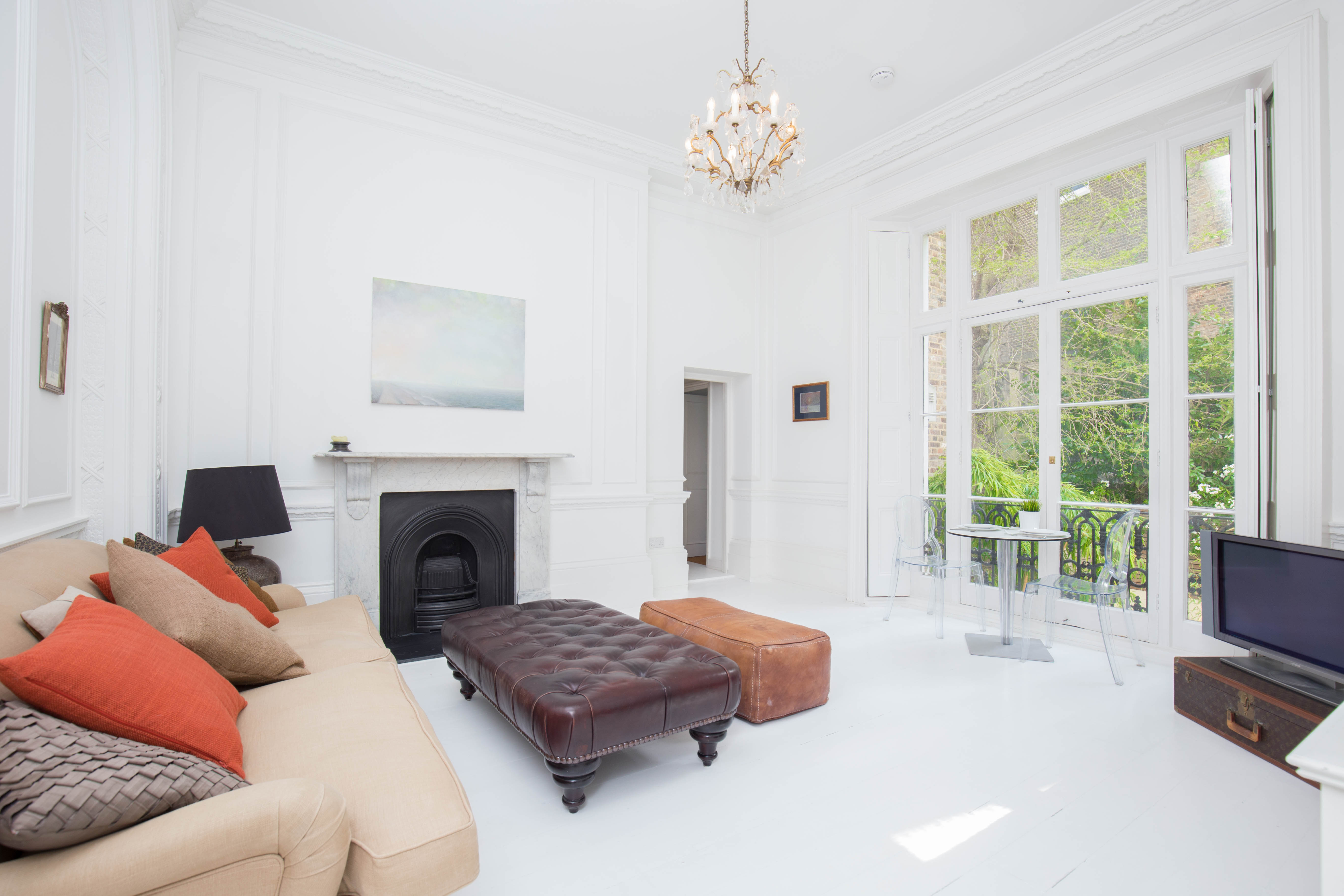 Lovelydays Luxury Rentals introduce Craven Hill flat in the center of London.