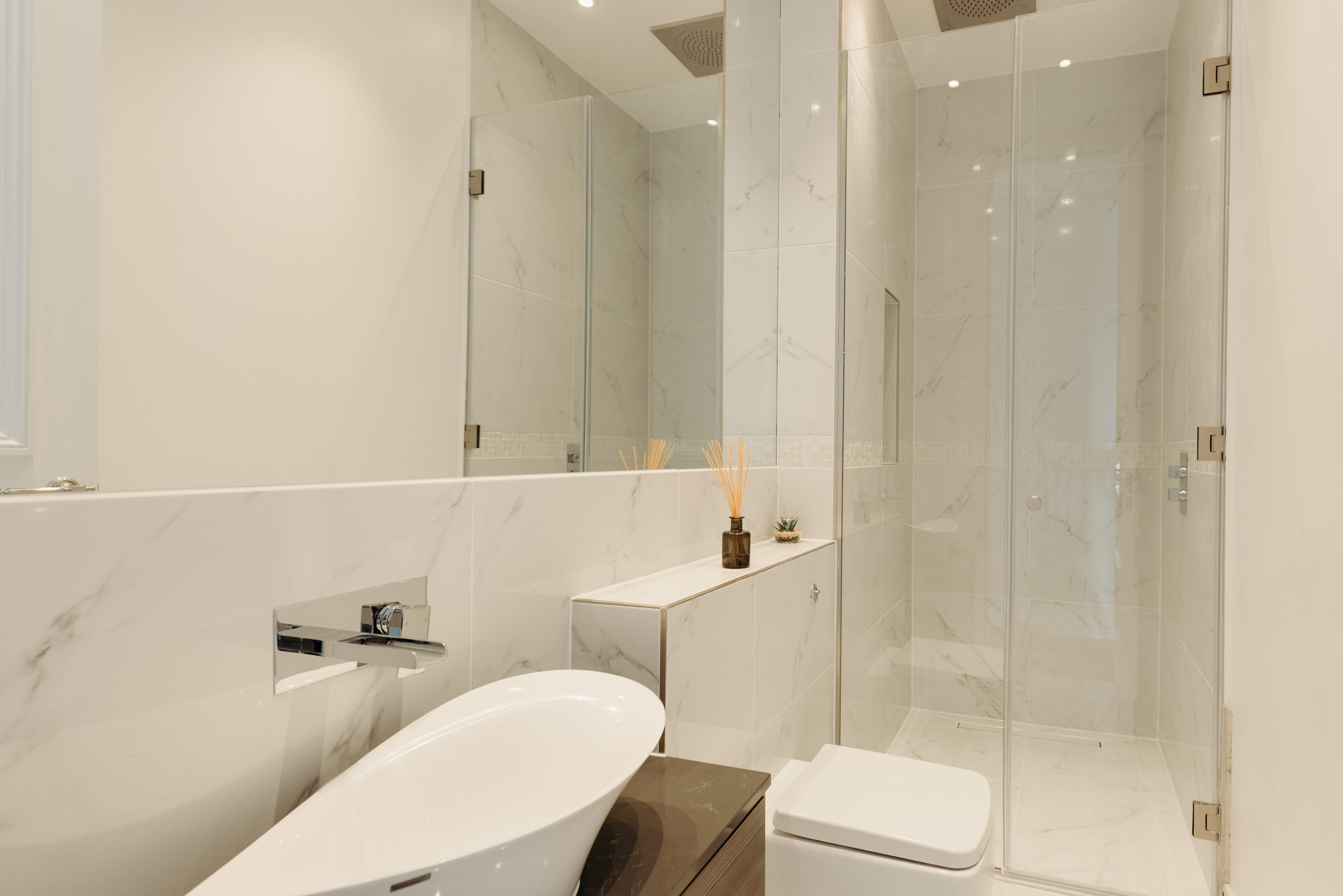 Lovelydays luxury service apartment rental - London - Belgravia - Eccleston Apartment IV - Owner - 3 bedrooms - 2 bathrooms - Beautiful bathtub - 1f265dcf34f9 - Lovelydays