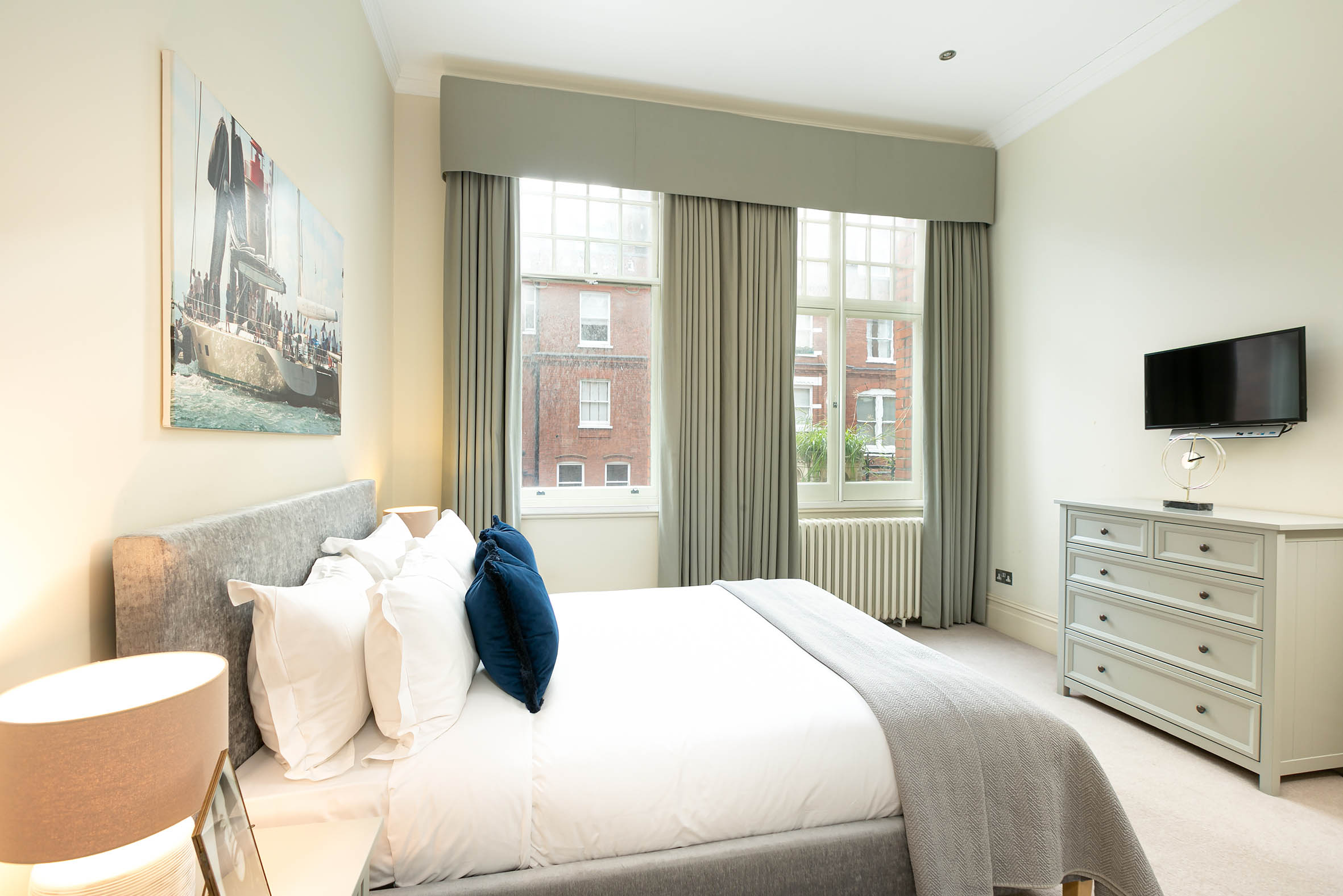 <p>Lovelydays Luxury Rentals introduce you pictures of a charming house in the heart of Knightsbridge</p>