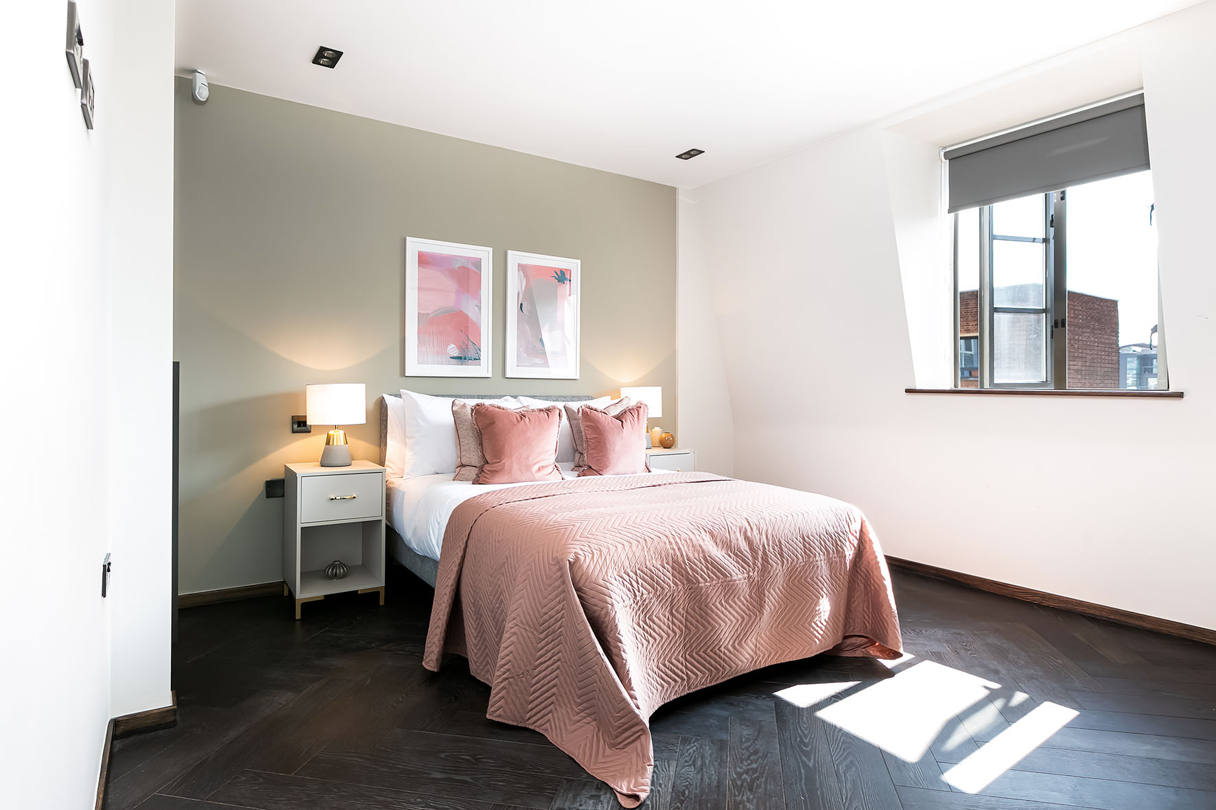 Lovelydays luxury service apartment rental - Soho - Great Marlborough St VIII - Lovelysuite - 3 bedrooms - 3 bathrooms - Queen bed - 5 star serviced apartments in london - b1a76f739b86 - Lovelydays
