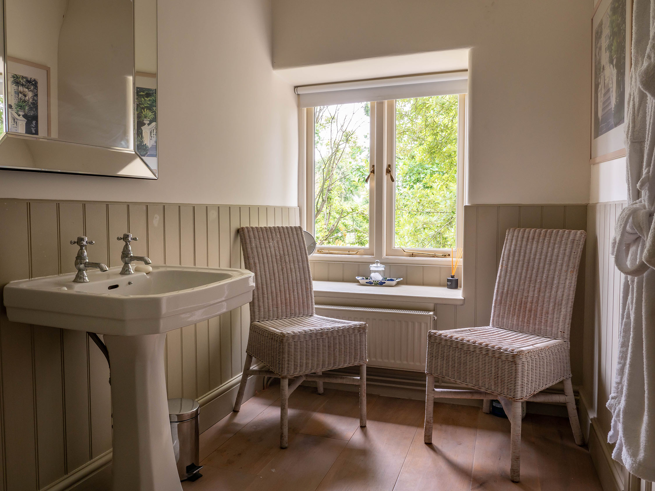 <p>Lovelydays Luxury Rentals introduce you pictures of a charming house in the heart of United Kingdom</p>