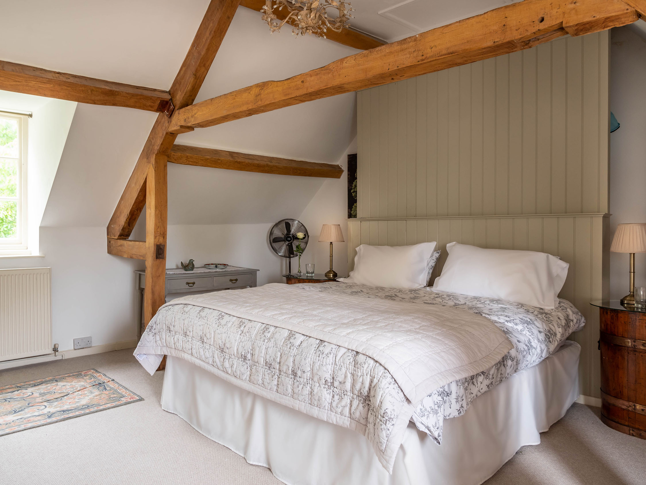 <p>Lovelydays Luxury Rentals introduce you pictures of a charming house in the heart of United Kingdom</p>