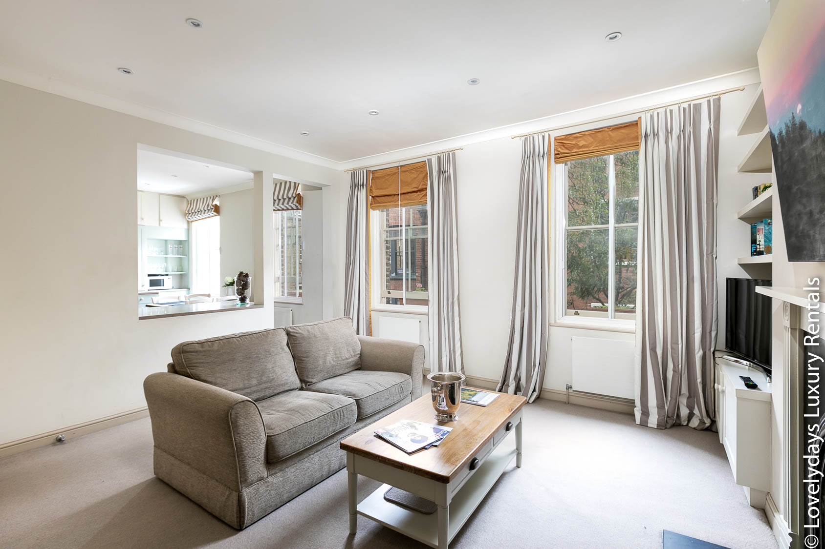 Lovelydays luxury service apartment rental - London - Covent Garden - Neal Street - Lovelysuite - 2 bedrooms - 1 bathrooms - Luxury living room - 63747bc8b556 - Lovelydays