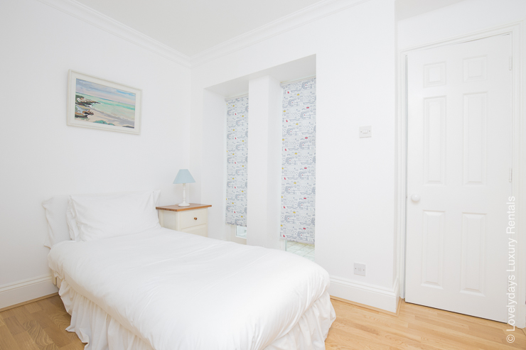 Lovelydays Luxury Rentals introduce you pictures of Queens Elm Square Apartment in the heart of Chelsea, London.