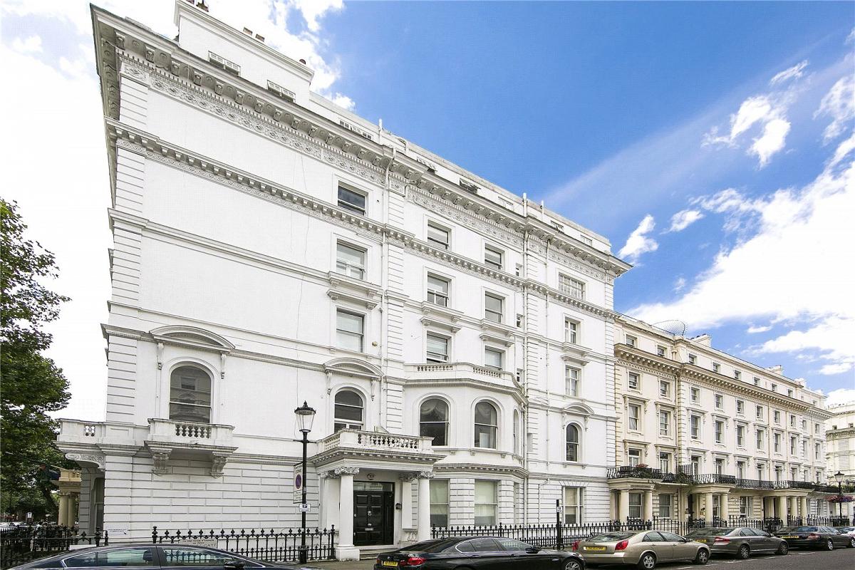 Lovelydays Luxury Rentals introduce Queen's flat in the center of London.