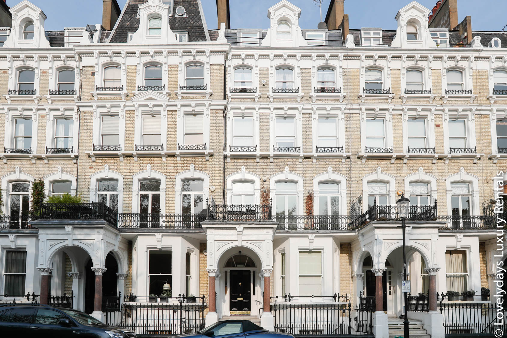 Lovelydays Luxury Rentals introduce you pictures of a huge design flat in Kensington, London.