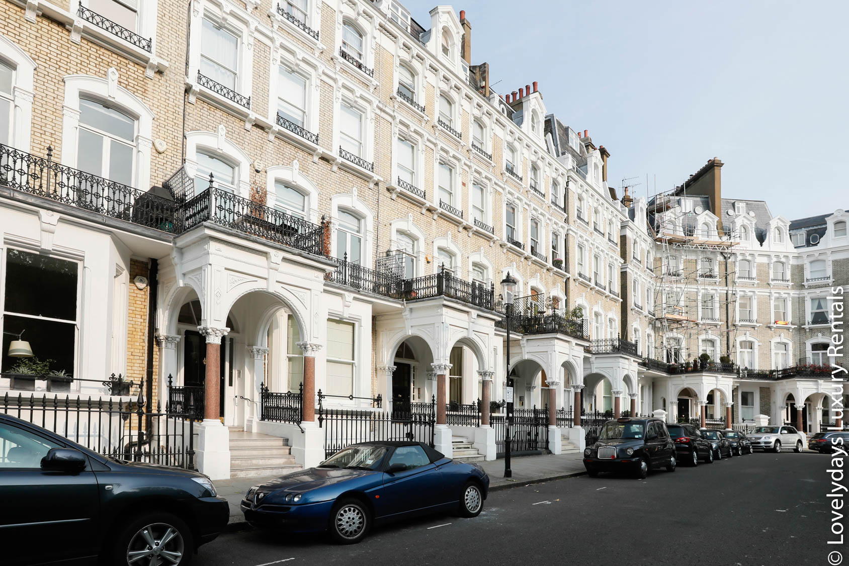 Lovelydays Luxury Rentals introduce you pictures of a huge design flat in Kensington, London.