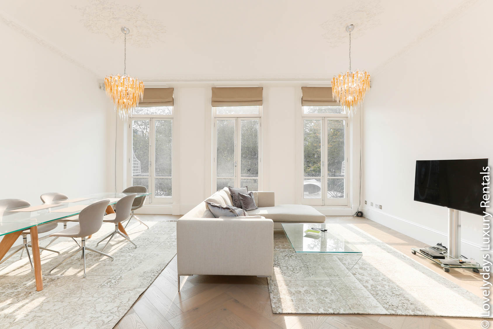 Lovelydays Luxury Rentals introduce you pictures of a huge design flat in Kensington, London.