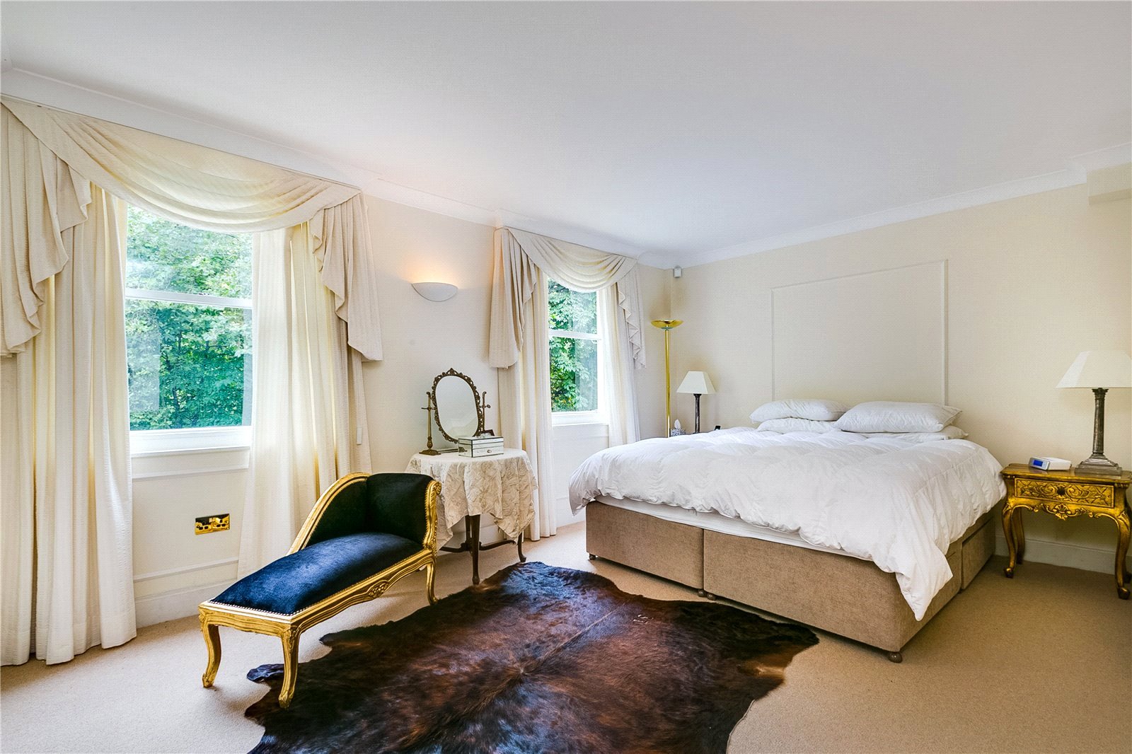 Lovelydays Luxury Rentals introduce Stanhope Gardens house in the center of London.