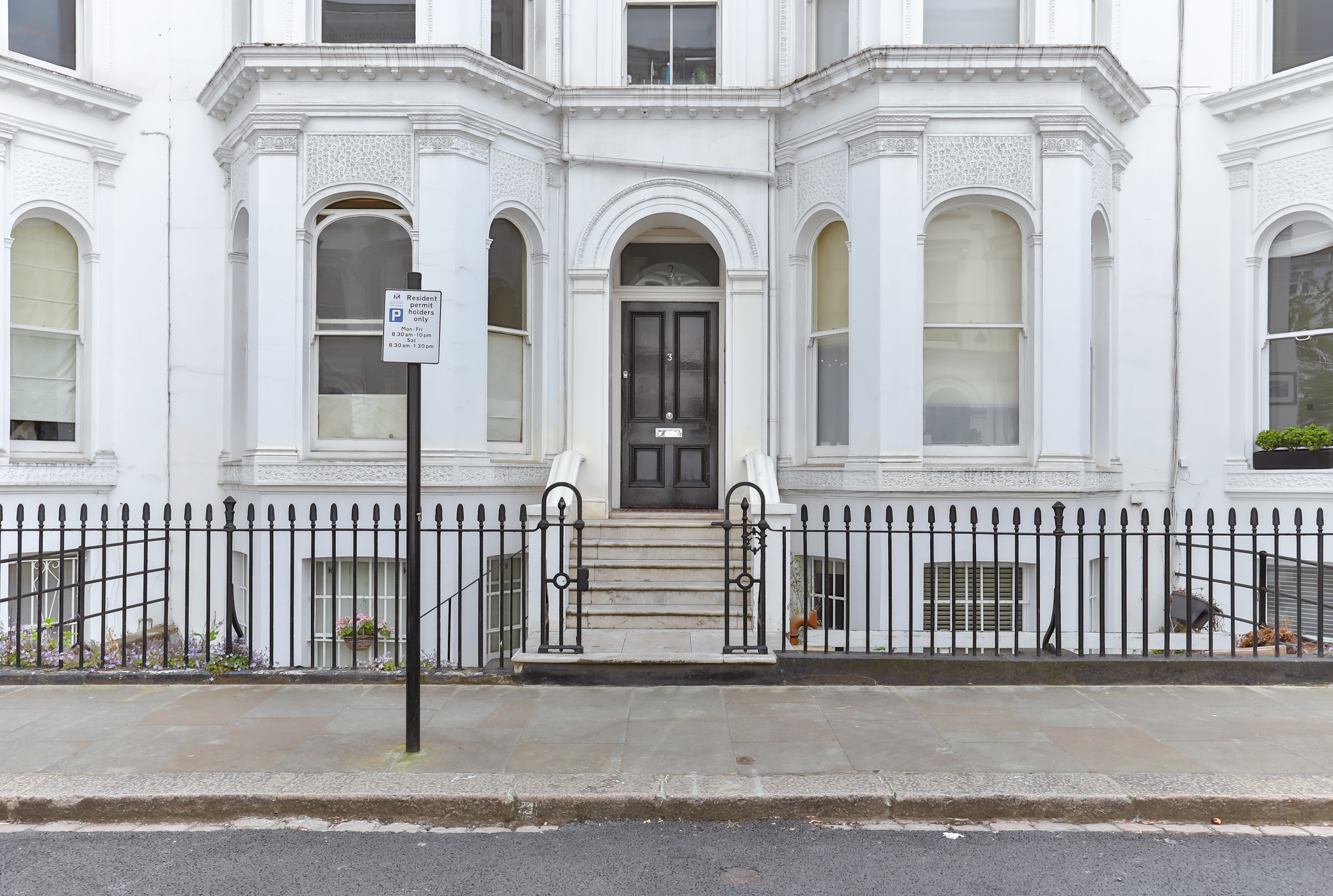 Lovelydays Luxury Rentals introduce Strathmore Gardens studio in the center of London.