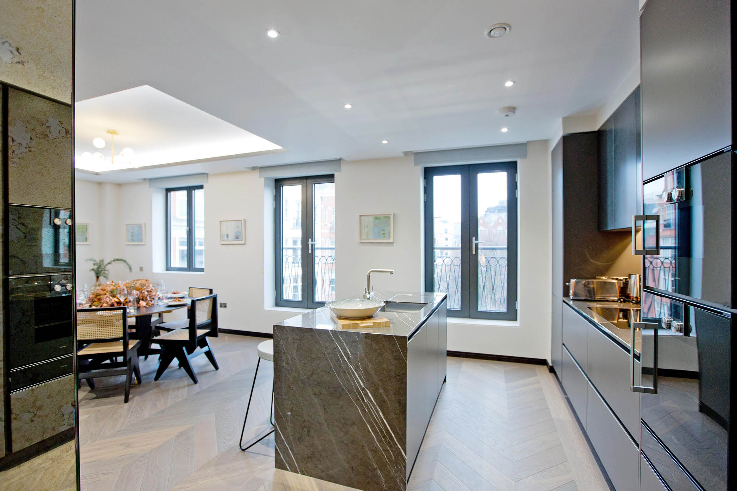<p>Lovelydays Luxury Rentals introduce you pictures of a charming house in the heart of London</p>
