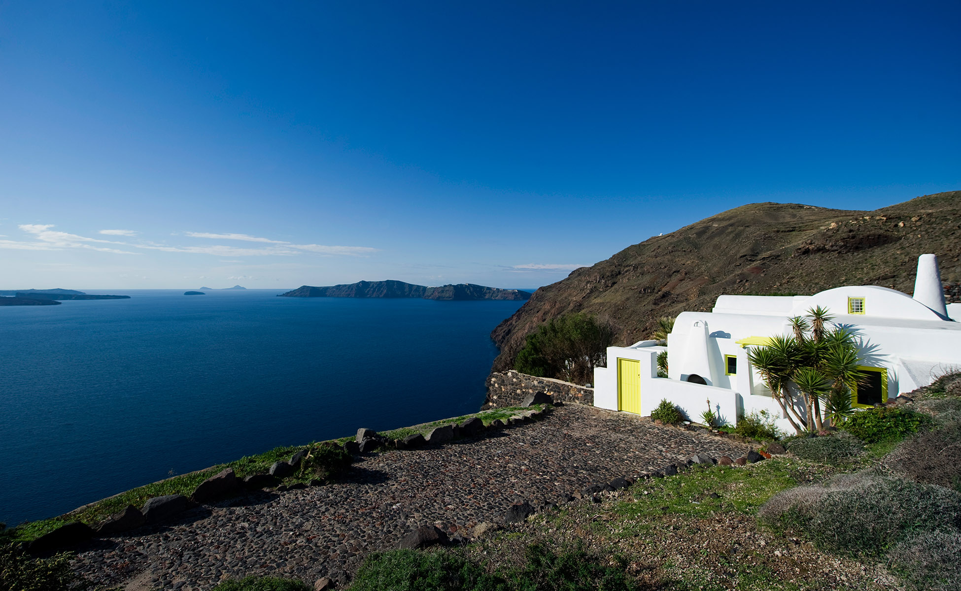 <p>Lovelydays Luxury Rentals introduce you pictures of a charming house in the heart of Greece</p>