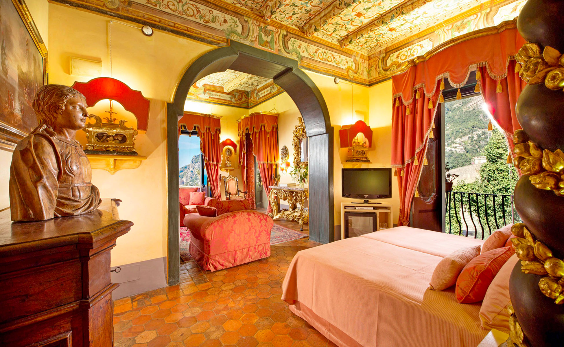 <p>Lovelydays Luxury Rentals introduce you pictures of a charming house in the heart of Positano</p>