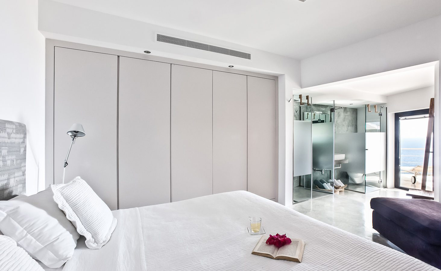 <p>Lovelydays Luxury Rentals introduce you pictures of a charming house in the heart of Spain</p>