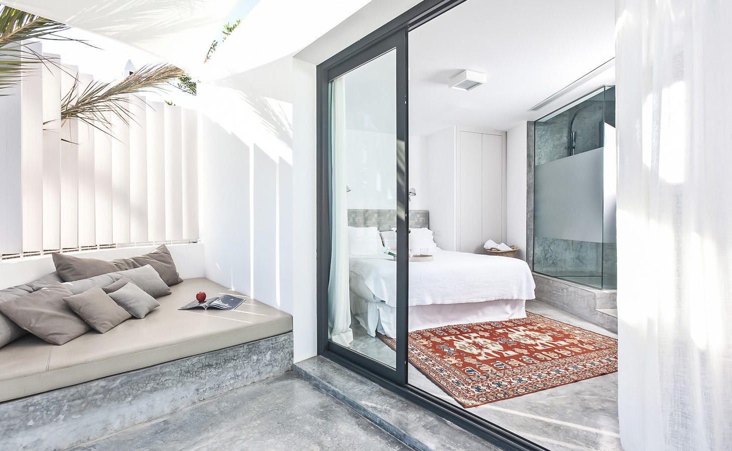 <p>Lovelydays Luxury Rentals introduce you pictures of a charming house in the heart of Spain</p>