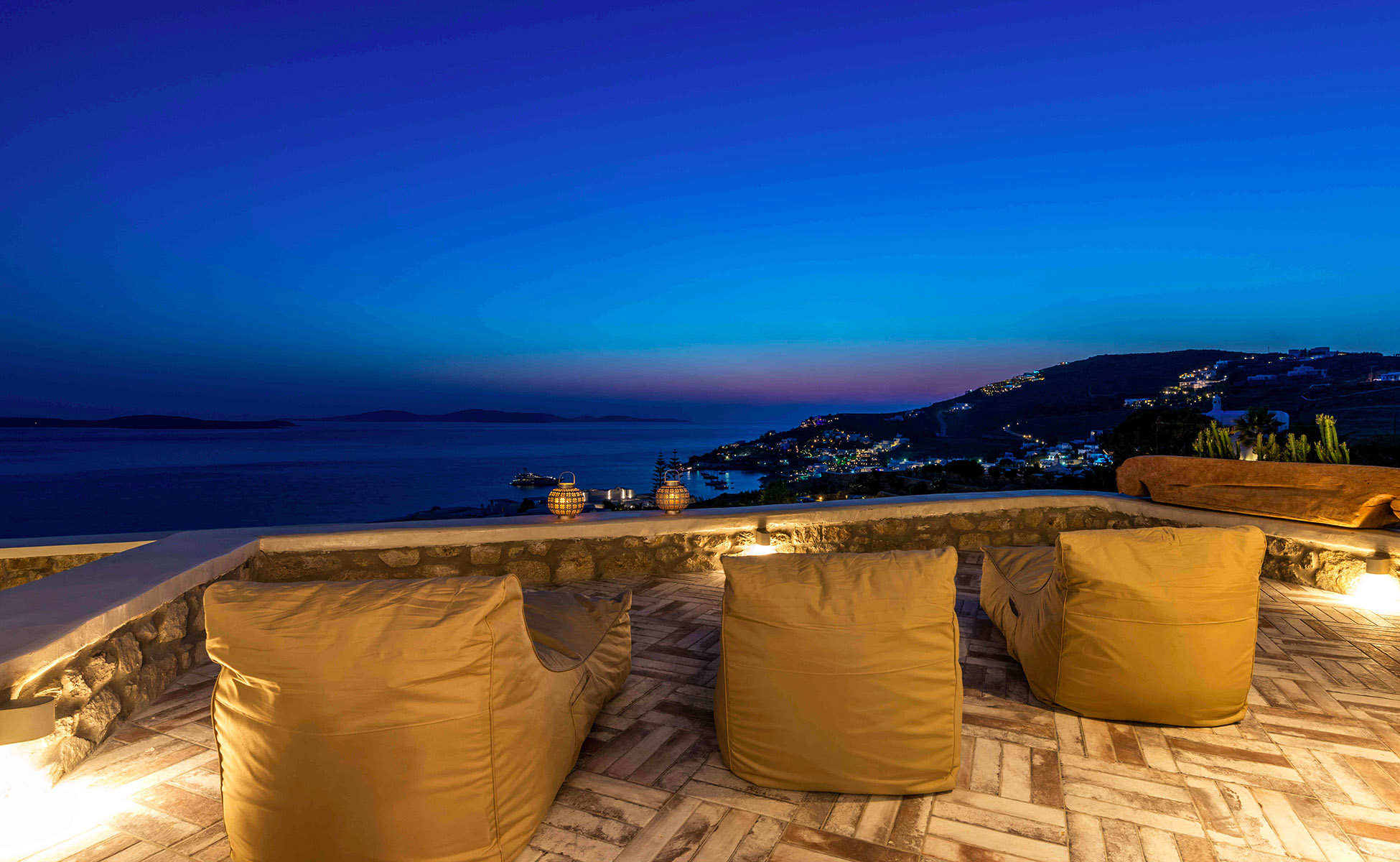 <p>Lovelydays Luxury Rentals introduce you pictures of a charming house in the heart of Mykonos</p>