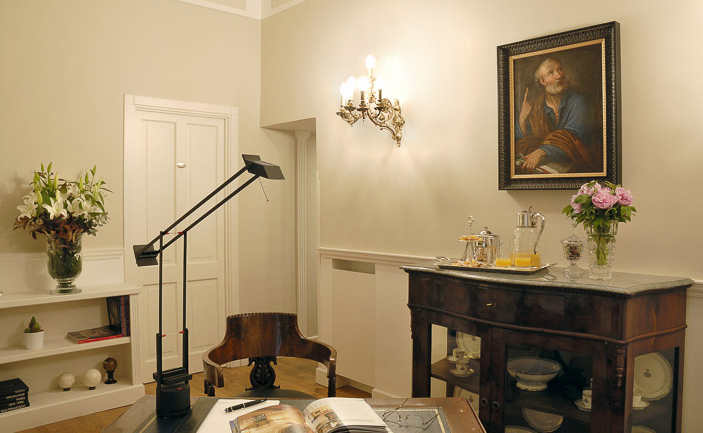 <p>Lovelydays Luxury Rentals introduce you pictures of a charming house in the heart of Rome</p>