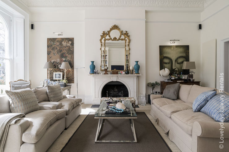 Lovelydays Luxury Rentals introduce you pictures of a charming apartment in South Kensington in London.