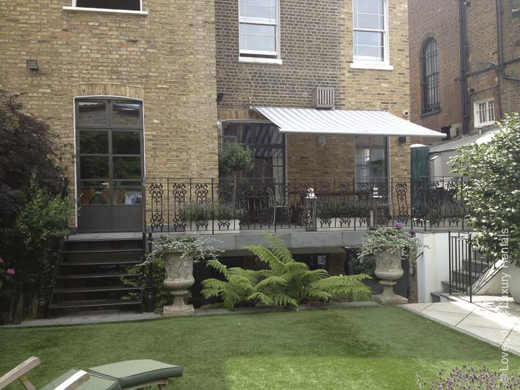 Lovelydays Luxury Rentals introduce you pictures of a huge charming house with private swimming pool in Notting Hill London.