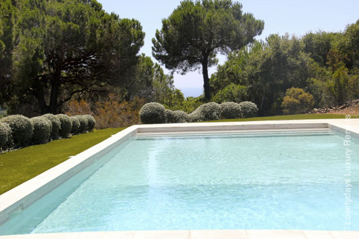 Lovelydays Luxury Rentals introduce you pictures of a French Riviera villa Les Lavandes in La Croix Valmer , France.