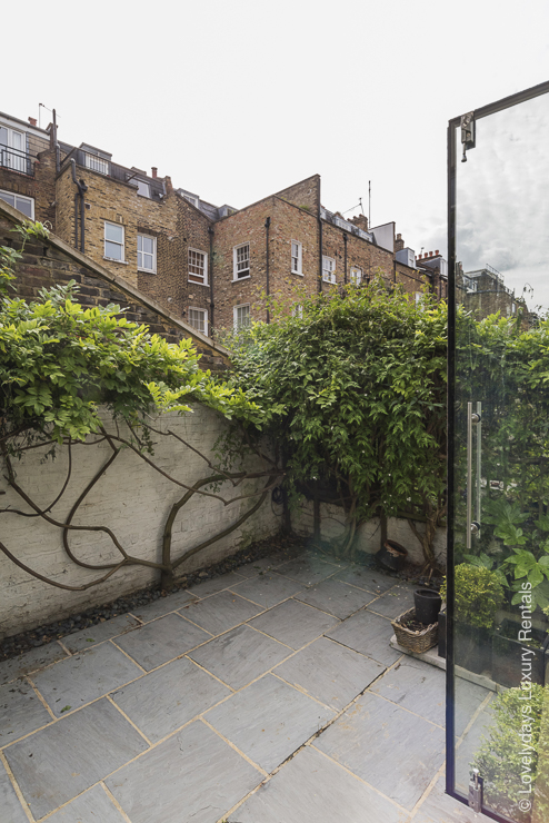 Lovelydays Luxury Rentals introduce you pictures of a Huge house with Lovely Garden , London.