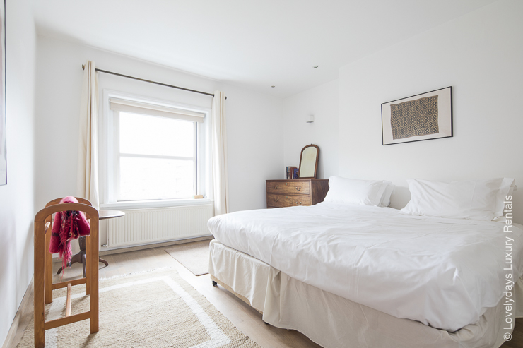 Lovelydays Luxury Rentals introduce Girdlers Road flat in the center of London, Kensington Olympia.