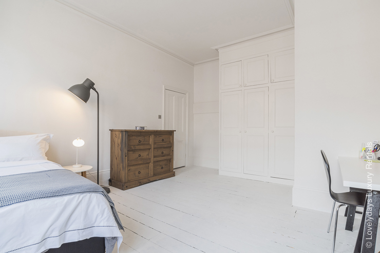 Lovelydays Luxury Rentals introduce you pictures of a huge design apartment in South Kensington, London.