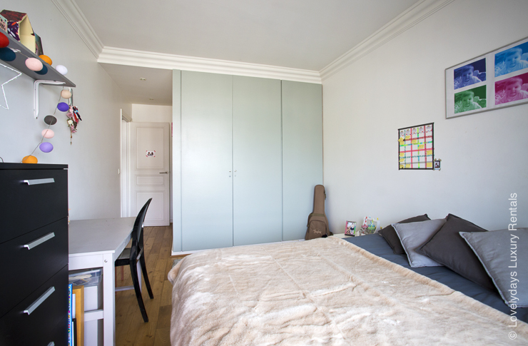 Lovelydays Luxury Rentals introduce you pictures of nice apartment close to Rolland Garros in heart of Paris.