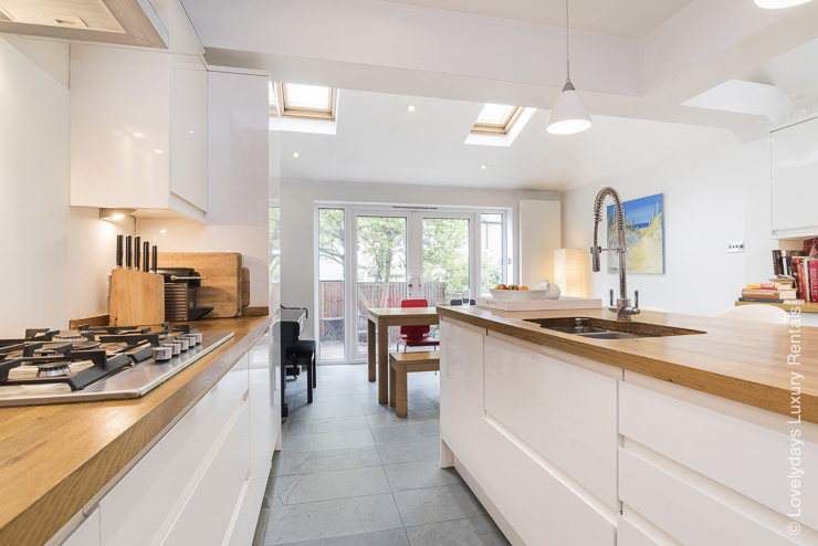 <p>Lovelydays Luxury Rentals introduce you pictures of a huge charming House in Wimbledon, London.</p>