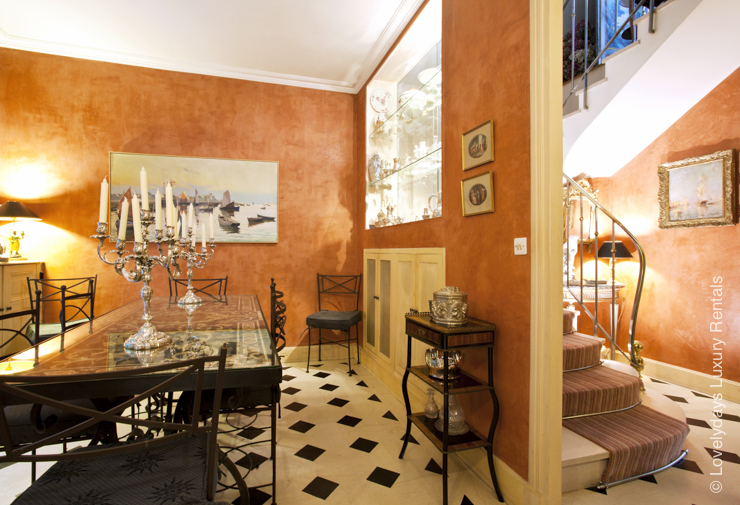 Lovelydays Luxury Rentals introduce you pictures of a beautiful apartment in the heart of Paris.