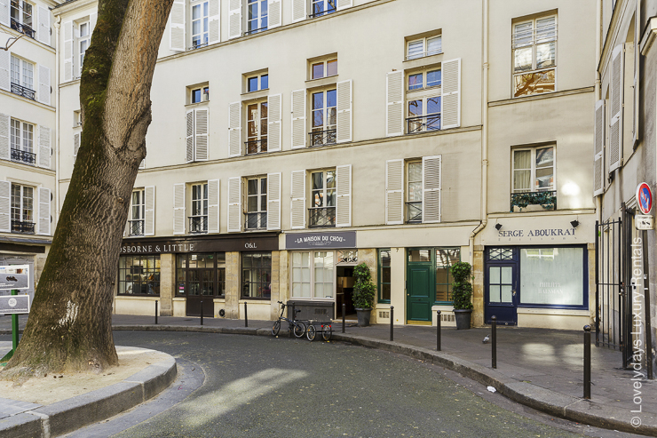 Lovelydays Luxury Rentals introduce you pictures of a charming apartment in the heart of Paris.