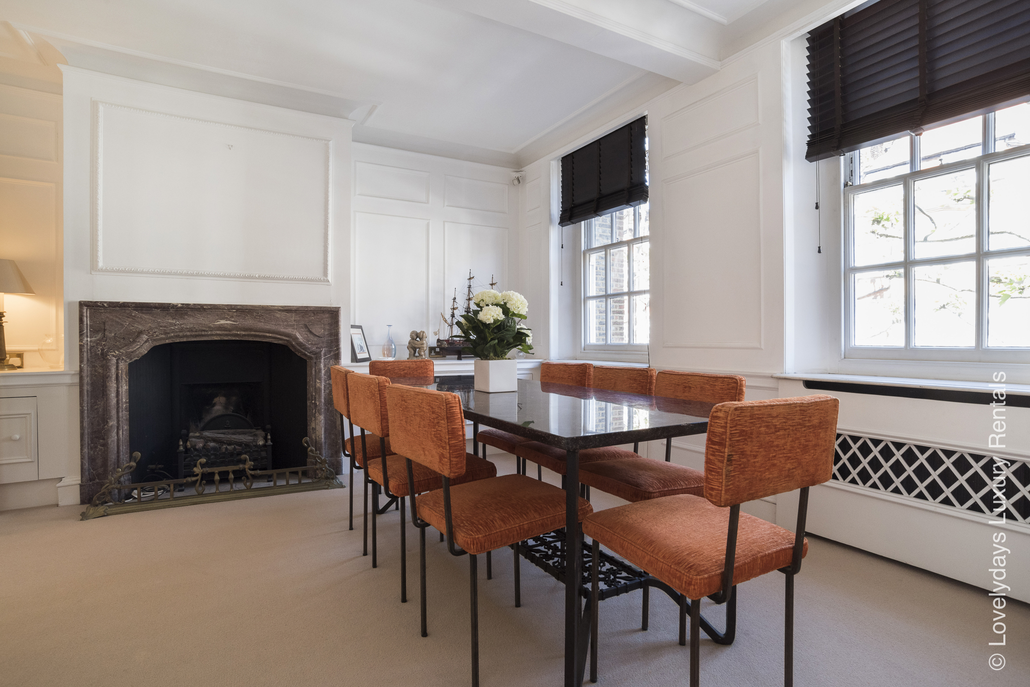 <p>Lovelydays Luxury Rentals introduce you pictures of a charming Apartment in the heart of Chelsea in London.</p>
