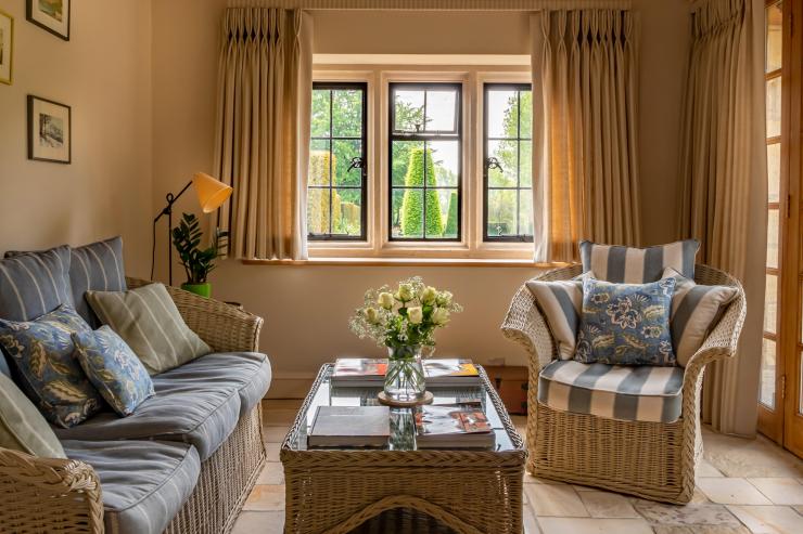 Lovelydays luxury service apartment rental - Kingham and surroundings - Astley Manor - Partner - 8 bedrooms - 7 bathrooms - Comfortable sofa - 4c31a9ce9a63 - Lovelydays