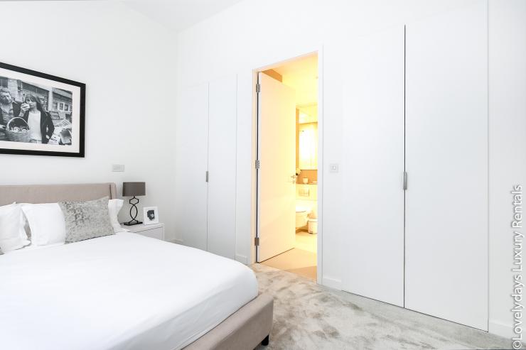Lovelydays luxury service apartment rental - London - Fitzrovia - Berners Street - Lovelysuite - 2 bedrooms - 2 bathrooms - King bed - 418382be2d30 - Lovelydays