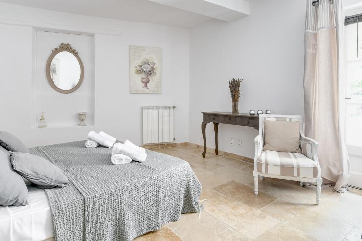 Lovelydays luxury service apartment rental - St Rémy de Provence and surroundings - Mas Ameu - Partner - 6 bedrooms - 6 bathrooms - Queen bed - 37e642e9bc6e - Lovelydays