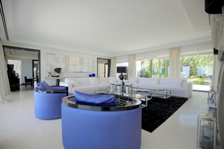 <p>Lovelydays Luxury Rentals introduce you pictures of a French Riviera villa L'Envol, France.</p>