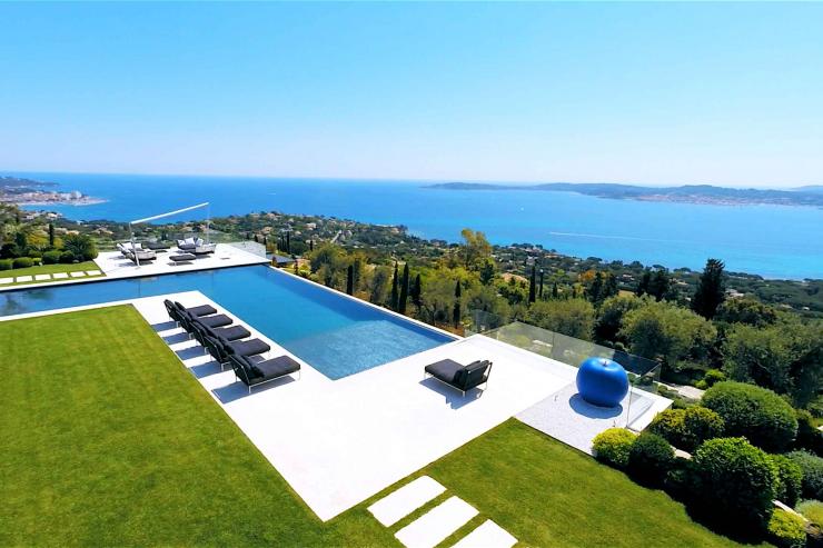 <p>Lovelydays Luxury Rentals introduce you pictures of a French Riviera villa L'Envol, France.</p>