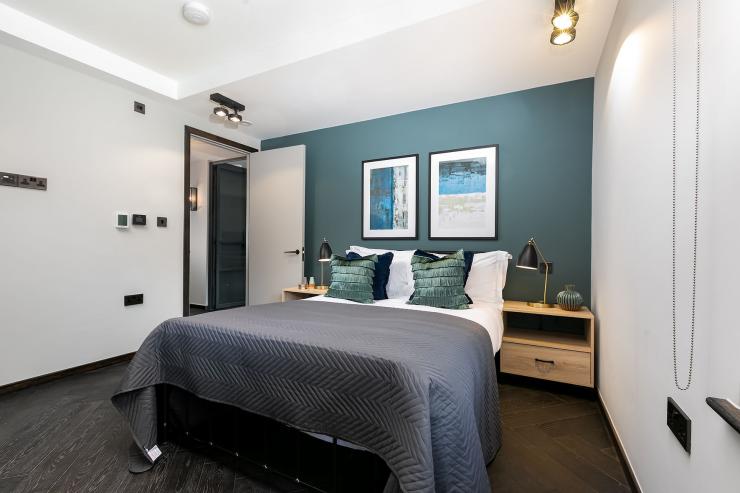 Lovelydays luxury service apartment rental - Soho - Noel Street VI - Lovelysuite - 2 bedrooms - 2 bathrooms - Queen bed - luxury apartment in london - e951419c9c8d - Lovelydays