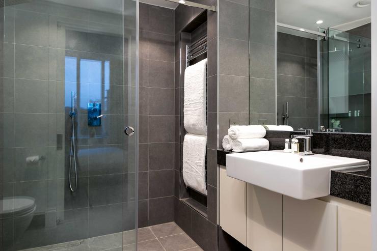 Lovelydays luxury service apartment rental - London - Covent Garden - Prince's House 506 - Lovelysuite - 2 bedrooms - 2 bathrooms - Lovely shower - b20b2964903b - Lovelydays