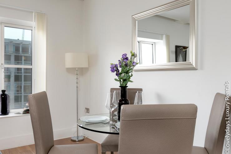 Lovelydays luxury service apartment rental - London - Covent Garden - Prince's House 603 - Lovelysuite - 2 bedrooms - 2 bathrooms - Dining living room - 30b6f8df8bfc - Lovelydays