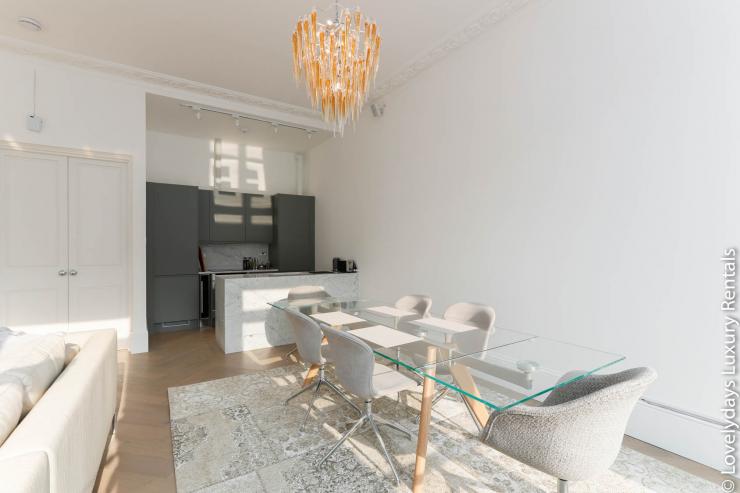 Lovelydays Luxury Rentals introduce you pictures of a huge design flat in Kensington, London.