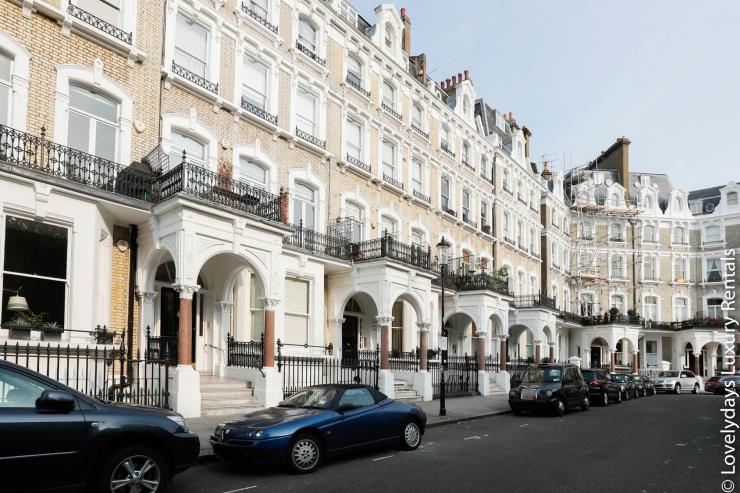 Lovelydays Luxury Rentals introduce you pictures of a huge design flat in Kensington, London.