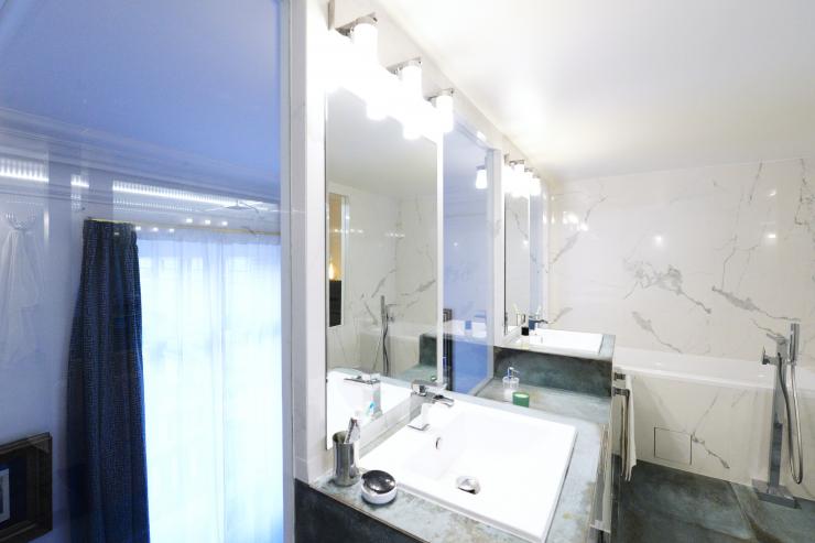 Lovelydays luxury service apartment rental - Île-de-France - Paris - Avenue Wagram - Partner - 4 bedrooms - 3 bathrooms - Beautiful bathtub - b8c71af7dd50 - Lovelydays