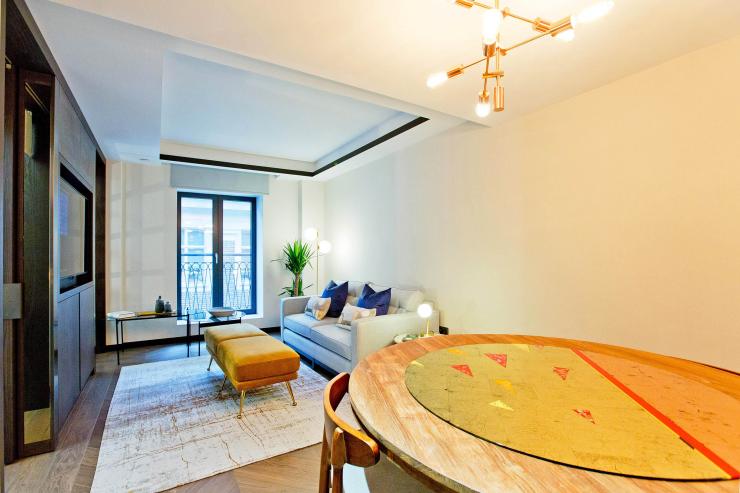 <p>Lovelydays Luxury Rentals introduce you pictures of a charming house in the heart of Soho</p>