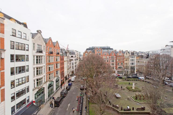 <p>Lovelydays Luxury Rentals introduce you pictures of a charming house in the heart of London</p>
